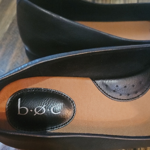 b.o.c. Women's Classic Black Loafers - Picture 2 of 11